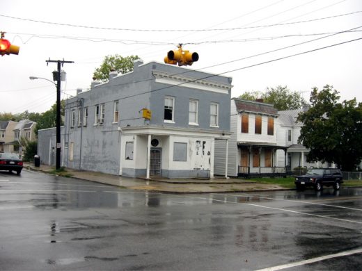 2125 Fairmount Avenue and vacant house next door (2006)
