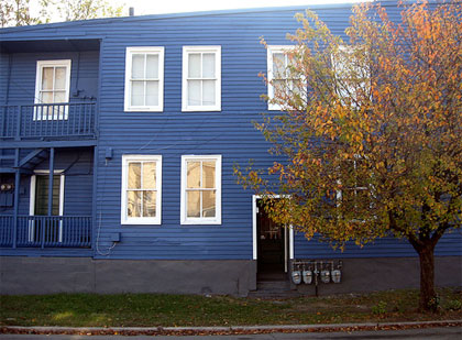 blue_house1.jpg